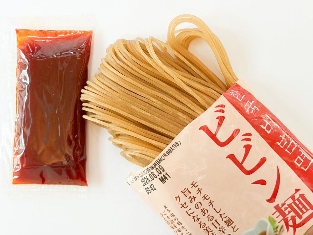 「冷麺」が50秒茹でるのに対し「ビビン麺」は1分で、茹で時間は10秒延長