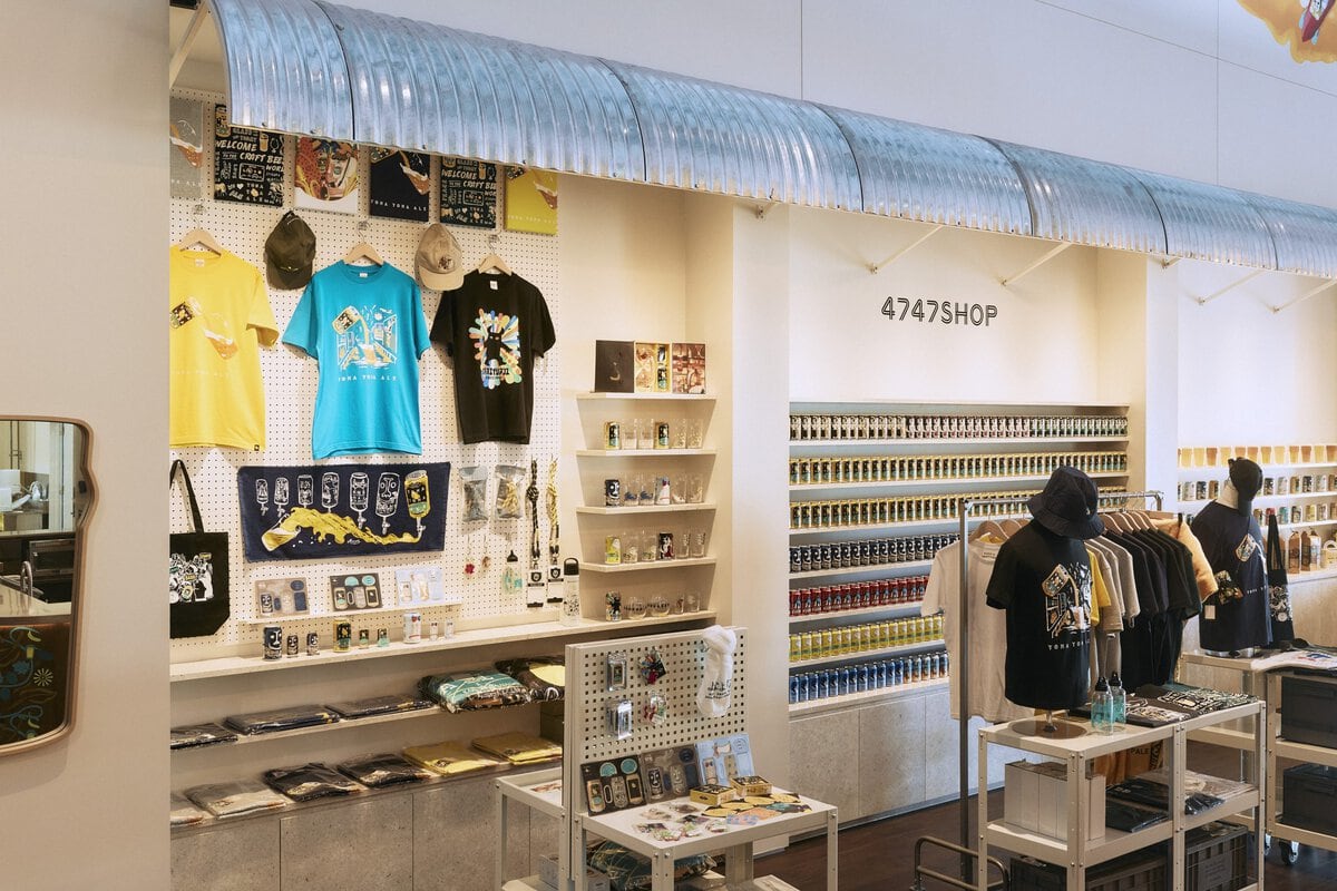 ここでしか買えない限定グッズも！「4747SHOP」
