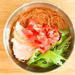 スープが赤いので辛そうに見えるけど、冷製パスタスープみたいなトマト感でまったく辛味はありません