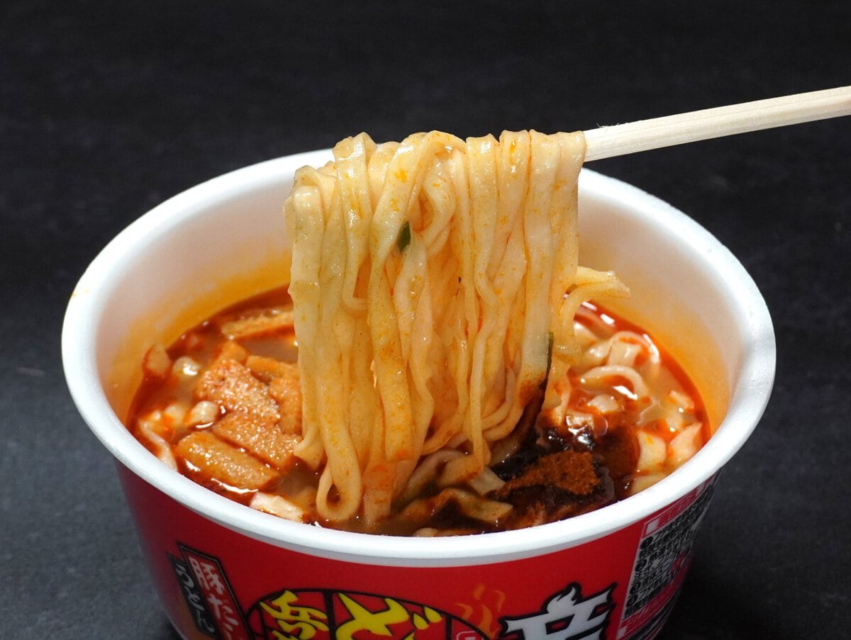辛みによってうどんの甘みがひきたつ