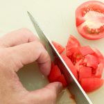 トマトのトッピングにより炭水化物だけでなくタンパク質も豊富に摂取でき、夏バテなんて無縁!