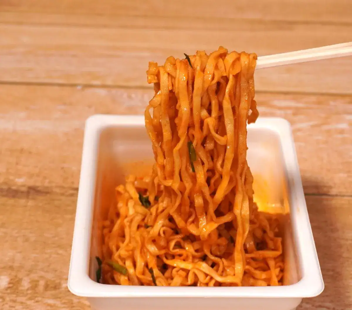 第3位 【白飯◎なカップ麺】ペヤングが町中華のスタミナ味を完全再現!新作「力麺」やきそば&うどんの甘旨ガーリックな衝撃を徹底レビュー