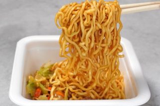 「このカップ焼きそば、ヤバうまい」青森のソウルたれと激熱コラボ！“明星チャルメラの醤油と塩”をガチレビュー
