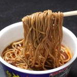 ピリピリした辛みで食べるそばは刺激的でした