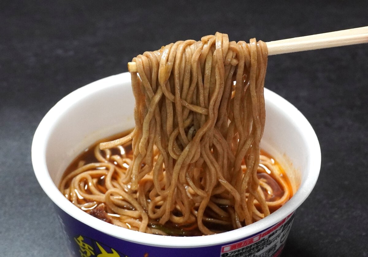ピリピリした辛みで食べるそばは刺激的でした