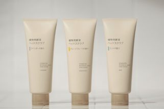 【無印良品ほか】残暑のベタつきには“週2回”が正解！シャンプーでは落ちない汚れも落とす「優秀頭皮クレンジング」3選を美容ライターが解説