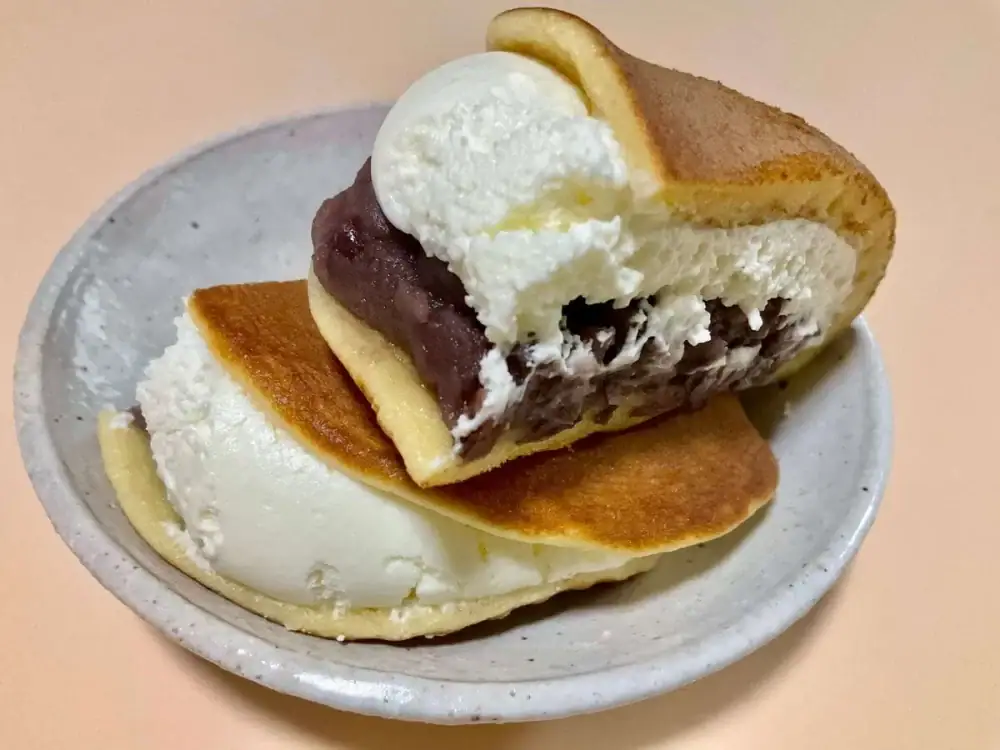 第2位 【反則級に美味】1位は51％増量どらもっち！ローソン新作スイーツ食べ比べランキングBEST3