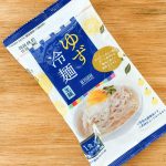 ゆず冷麺」は麺とスープがセットになっていて、「冷麺」よりちょっとお高めな税込購入価格195円