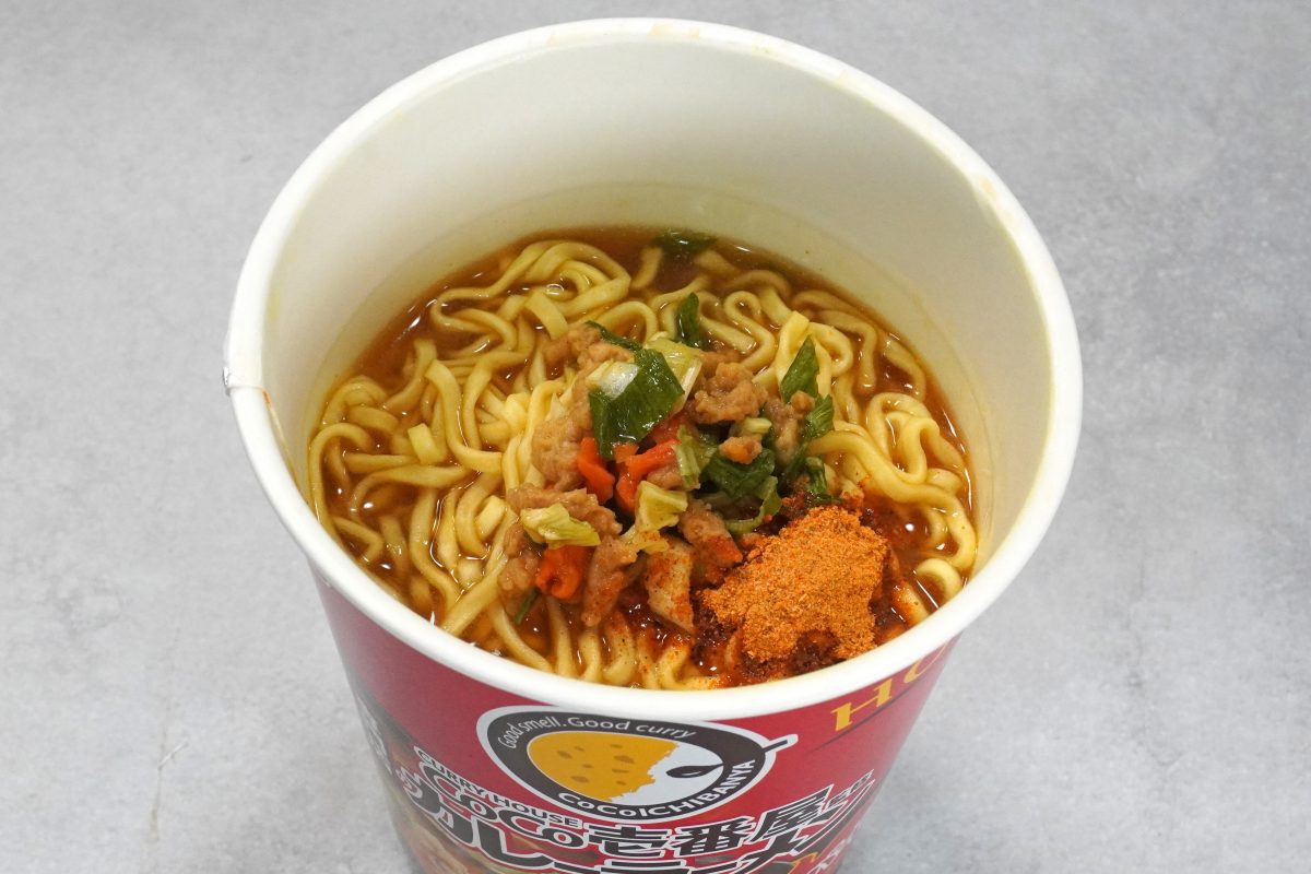 エースコック タテ型 CoCo壱番屋監修 専門店のカレーラーメン スパイシー／さらさらな舌触りは、まるでスープカレーのよう