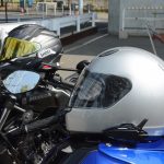 インカムでバイクライド時も自由にコミュニケーションを取ることが可能なインカムは令和ライダーの必携アイテム