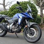 今回のプチツーリングに使用したスズキのライトウェイトアドベンチャーモデル「Vストローム250SX」。