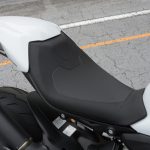 「3アーチ・フライライン」を形成する、シンプル＆スマートなシングルーシート