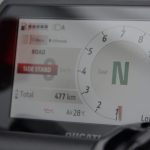 前モデルより16％面積が拡大され、視認性を向上させた新採用の5インチTFTディスプレイ