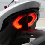 「3アーチ・フライライン」を形成するコンパクト＆モダンなショートテール