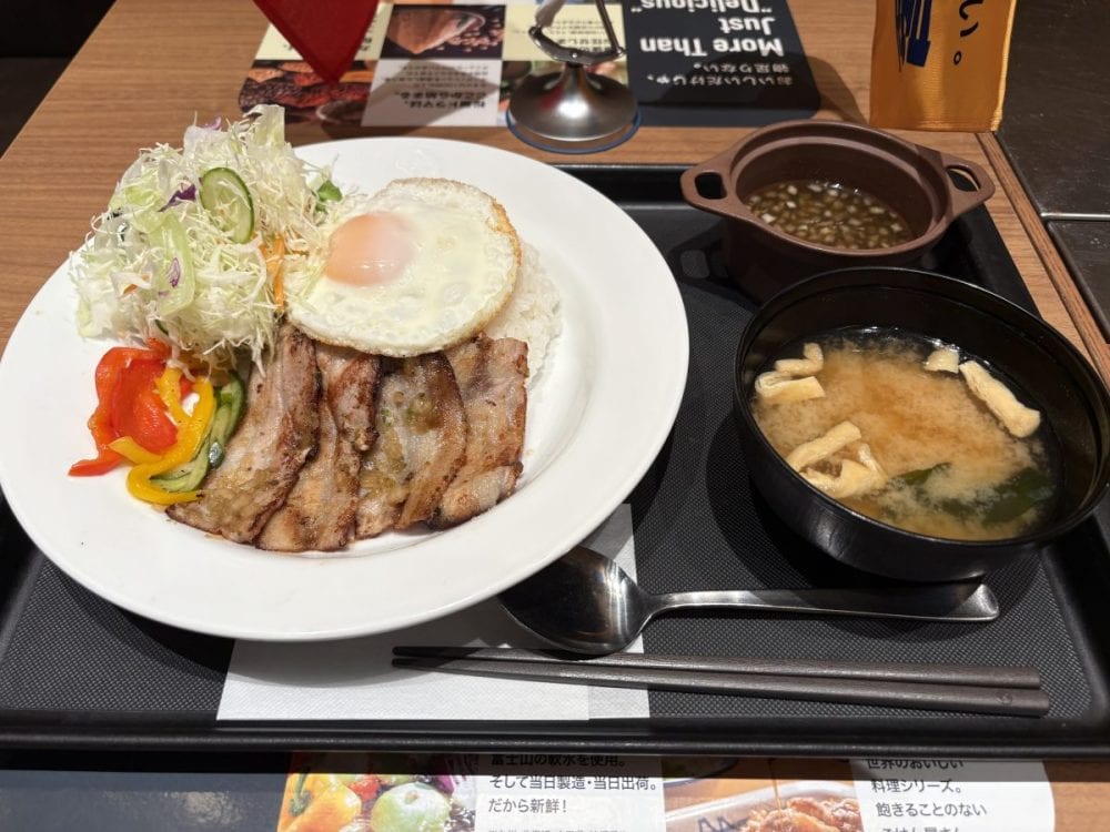 松屋　コムタム風ポークライス