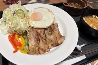 「大使館お墨付きの本格グルメ」ヌクマムソースのピリ辛感がクセになる…松屋“コムタム風ポークライス”を実食してみた