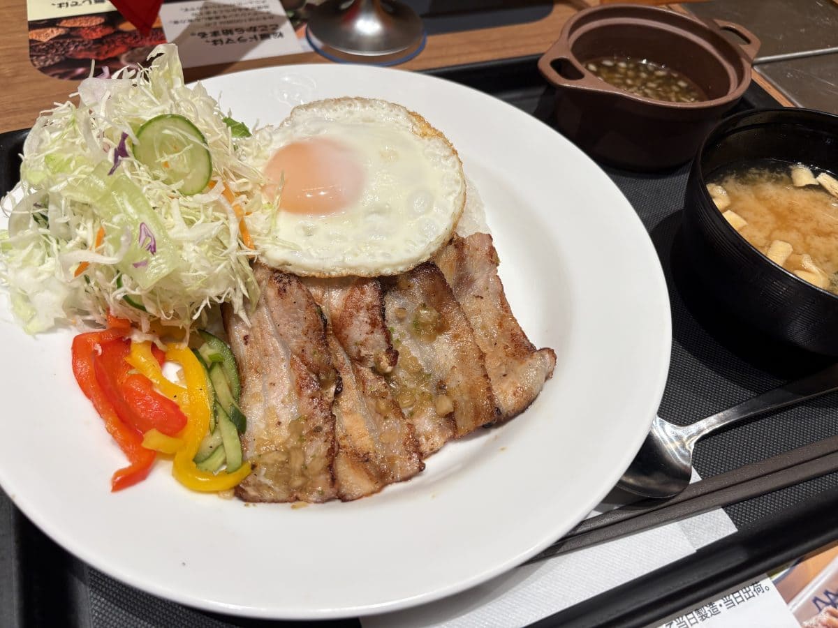松屋　コムタム風ポークライス