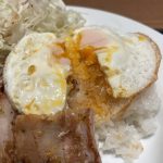 お肉にもともとついていたソースと黄身……両者がたっぷりしみ込んだお米も見逃せない！