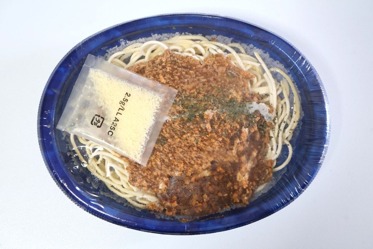 粉チーズをよけ電子レンジで600Wで6分加熱