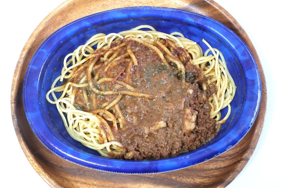 加熱直後は高級感はなく、いわゆる冷凍食品のパスタの見た目