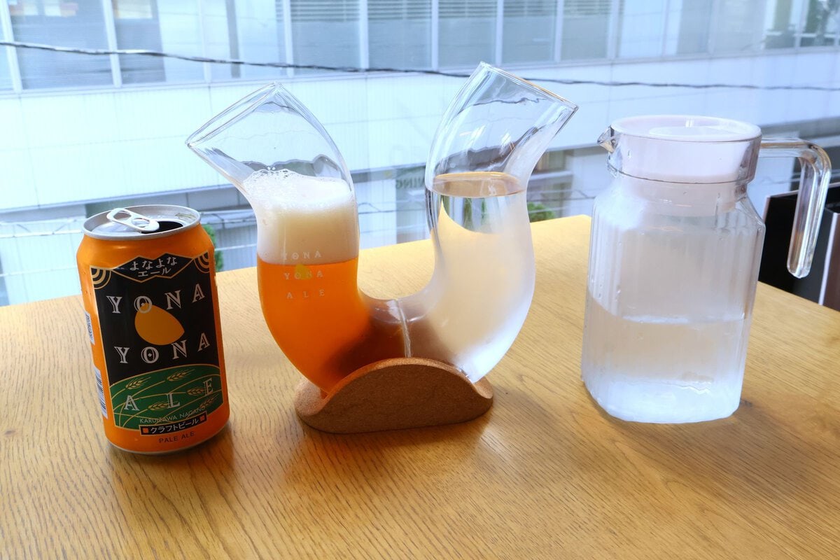 よなよなエールと水を同量注ぐ