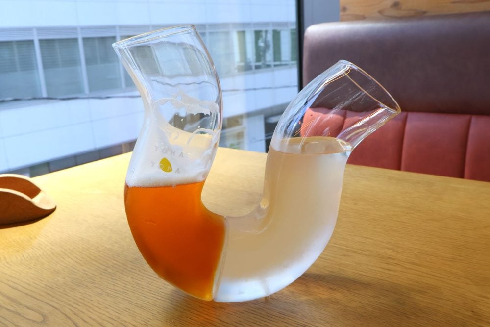 ビール側だけを飲んでしまうとこのように水側にグラスがく