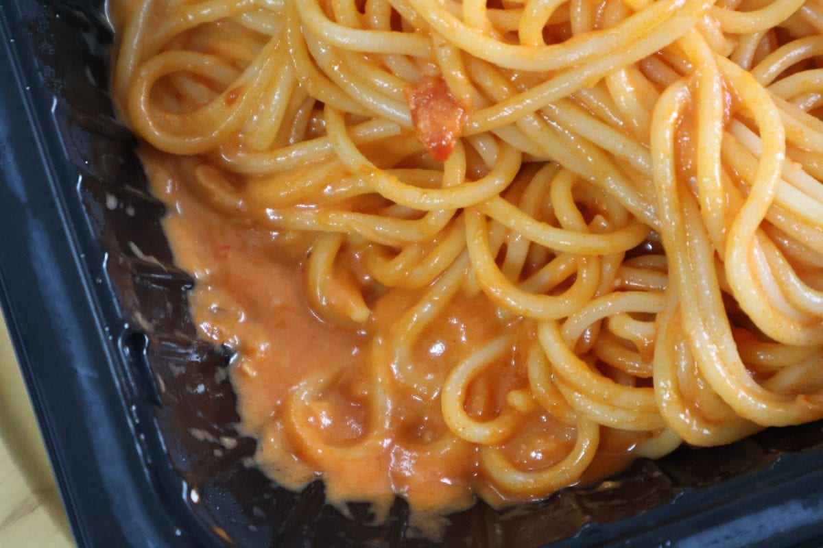 ソースはトマト3種とカニ味噌と甲羅の出汁を使用