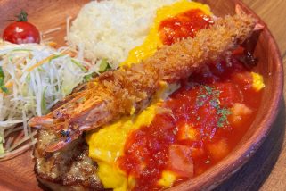 【夏のびくドンが大正解】巨大エビフライ×オムバーグにハマりそう！びっくりドンキー夏限定「トマト弾けるハンバーグ」を実食レビュー