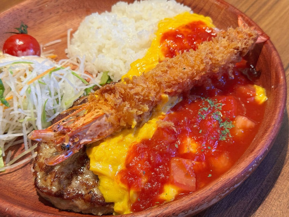 びっくりドンキー夏限定「トマト弾けるハンバーグ」新作をガツンと食べ比べ！爽やかトマトとまろやか卵＆クリームのコンビにハマりそう！