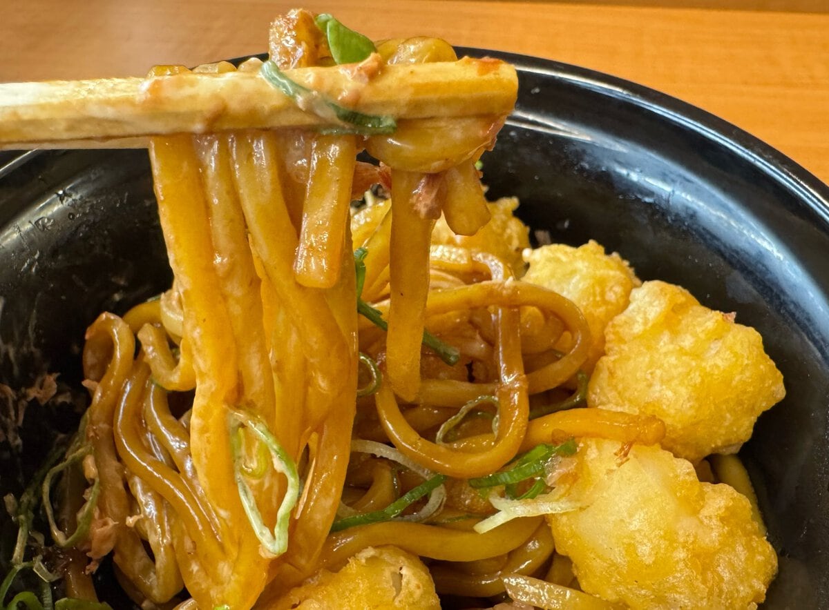 濃厚なソースが麺によく絡む!