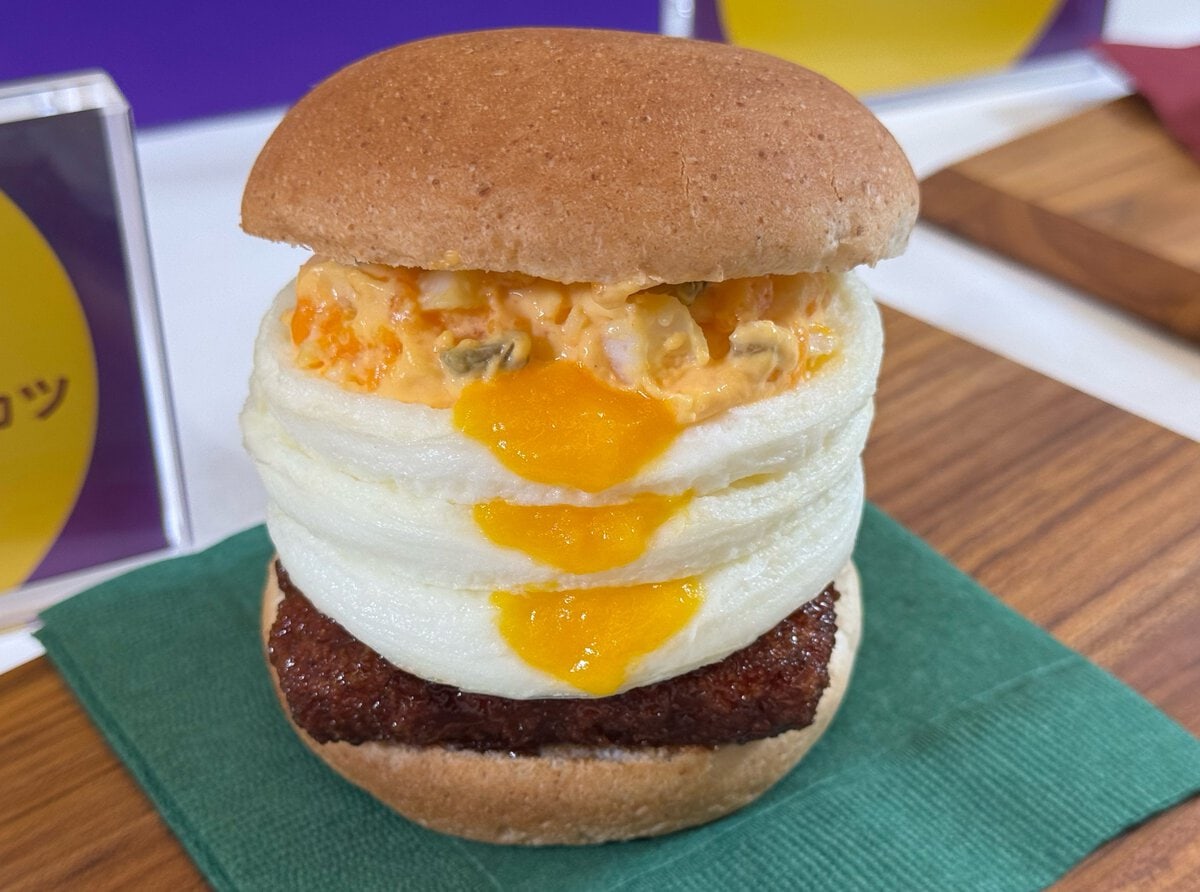 とろ~りトリプル月見和風カツバーガーこぼれタルタル
