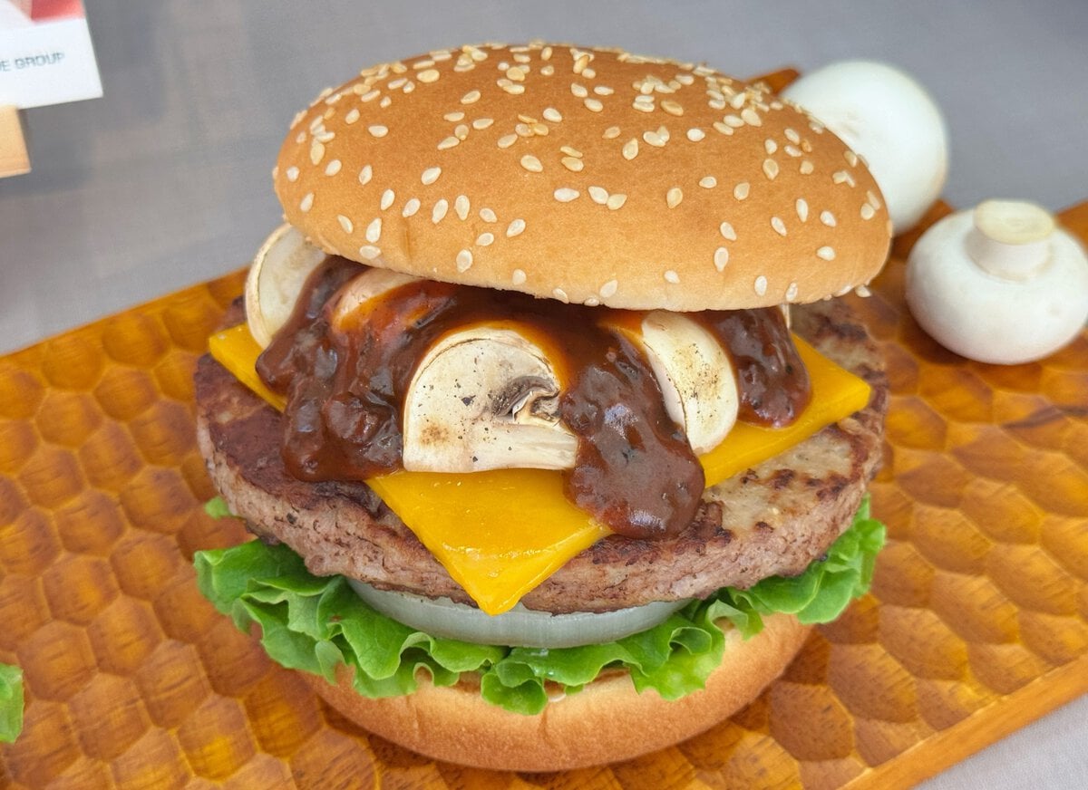 【新作】ゴロッと肉感と赤ワインの深みが最高にリッチ!「サーロインボロネーゼソース」
