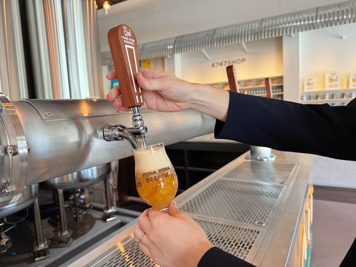 新鮮なビールを、自分で専用タップから注ぐことができる