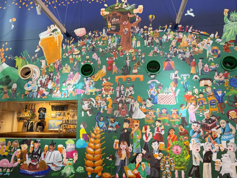 壁面アートにはあのおなじみのキャラクターも！？