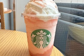 「スタバ新作の果肉感もとろけ感も過去最高」桃好き必飲！帰ってきた夏の定番“ヘブンリー ピーチ フラペチーノ”をグルメライターが実食レポート
