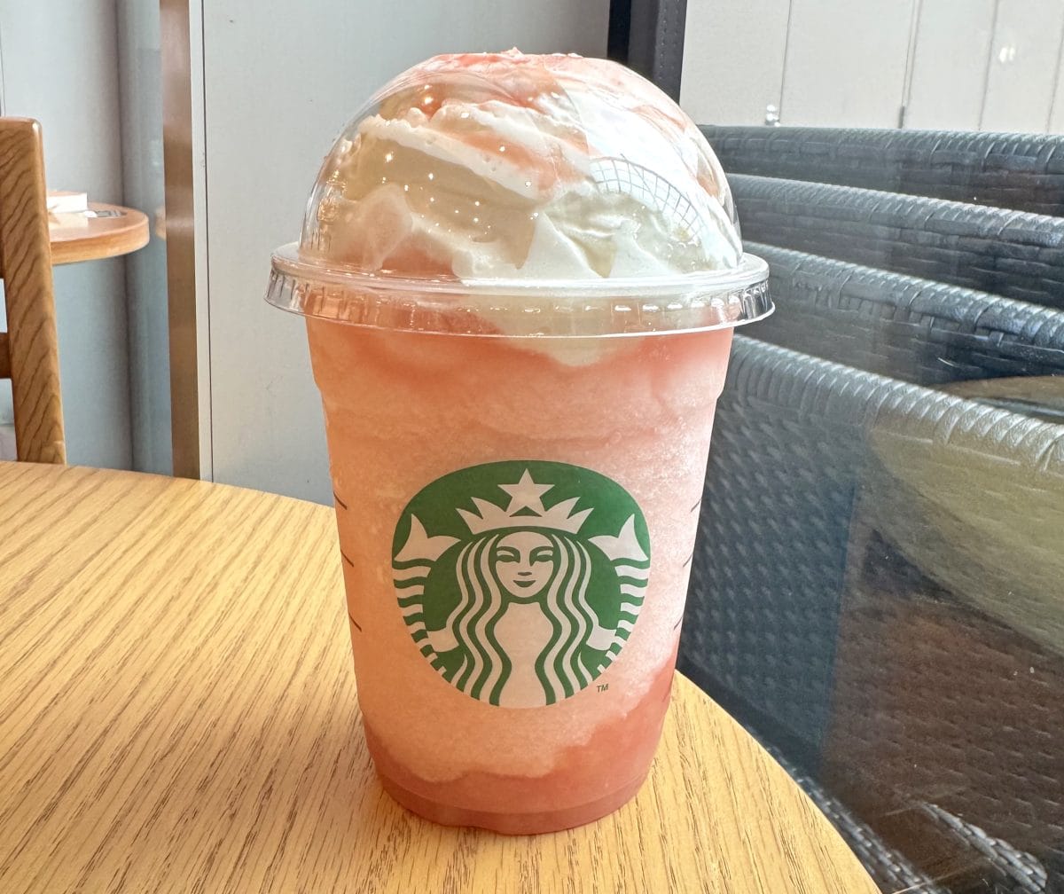 スターバックスコーヒー ヘブンリー ピーチ フラペチーノ Tallサイズのみ テイクアウト￥707 イートイン：￥720 ◆ 販売期間：2025年8月1日（金）～