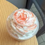 スターバックスコーヒー ヘブンリー ピーチ フラペチーノ Tallサイズのみ テイクアウト￥707 イートイン：￥720 ◆ 販売期間：2025年8月1日（金）～