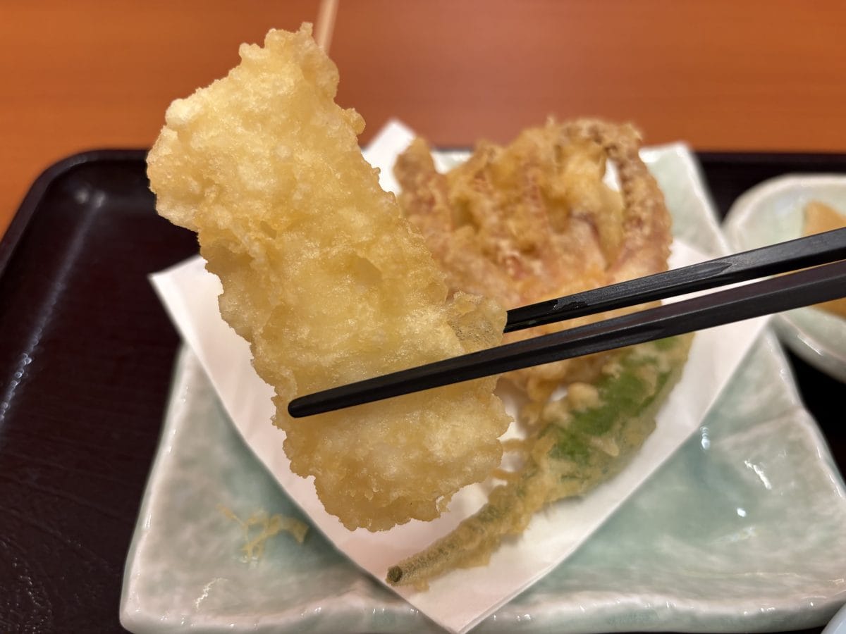 「いかげそ」や「いか」の天ぷらも印象的