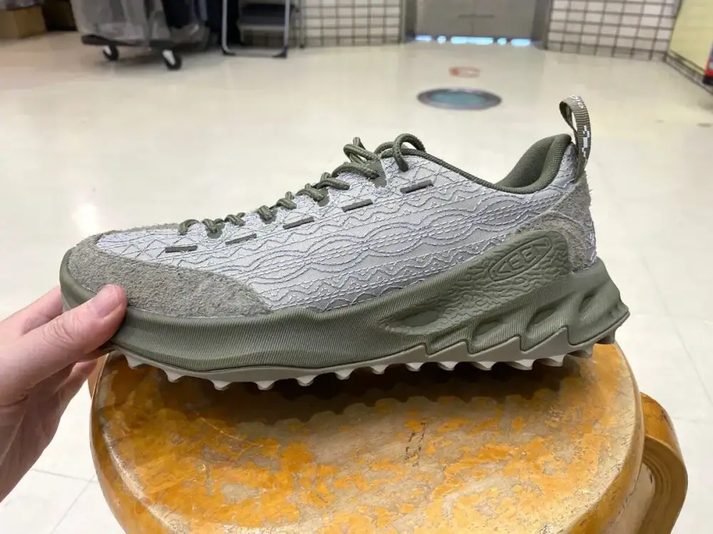 第1位 【一目惚れ級のデザイン】KEEN×NY発「18 East」の最強ジャスパーを試し履き。アウトドアも街もイケる傑作