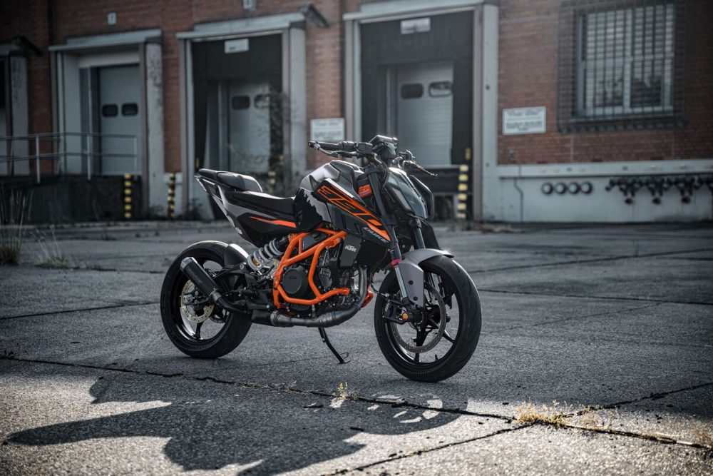 エンジン、フレーム、ブレーキシステム等、さらなるアップデートが行われたKTMの「390 DUKE」