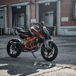 エンジン、フレーム、ブレーキシステム等、さらなるアップデートが行われたKTMの「390 DUKE」