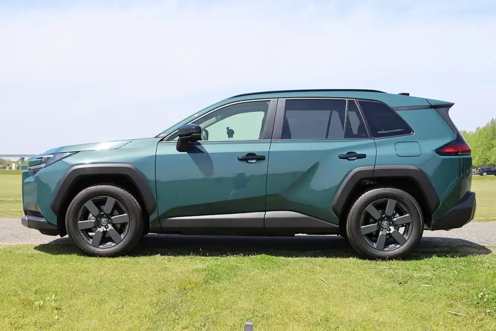 第1位 【世界100万台のSUV】450万円~でも全然高くない!サイズ・広さ・走り・圧巻のコスパ…新型「トヨタ RAV4」の総合力がやっぱすげえ!『小沢コージの遊べるクルマ』