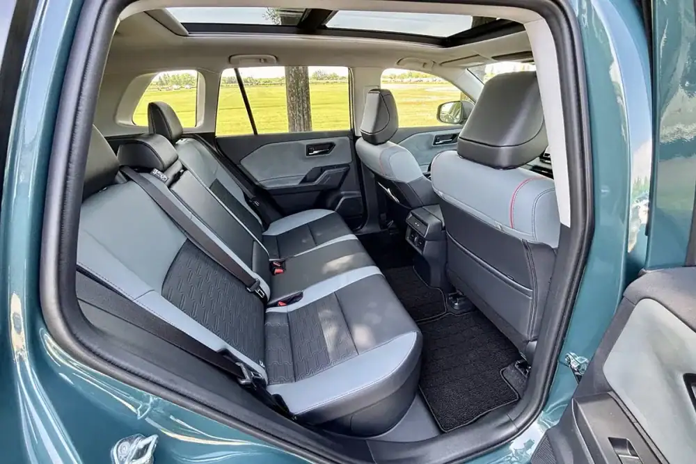 第1位 【世界100万台のSUV】450万円~でも全然高くない!サイズ・広さ・走り・圧巻のコスパ…新型「トヨタ RAV4」の総合力がやっぱすげえ!『小沢コージの遊べるクルマ』