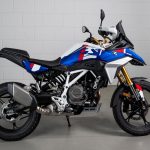 GSトロフィーモデルのレーシング・ブルー・メタリックカラー