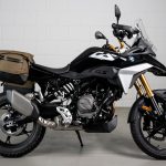 エクスクルーシブモデルのコスミック・ブラックカラー