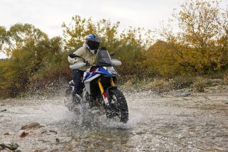 【手が届くBMW】“いつかはGS”を今すぐ叶える最終兵器！新型「F450GS」がミドルクラスのアドベンチャー界を席巻する