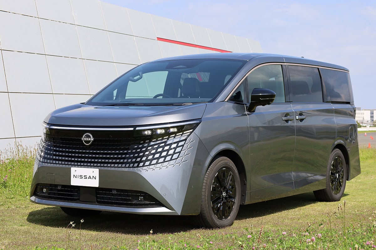 アルヴェルに勝てる？】小沢コージが試乗！16年ぶり刷新の日産「新型