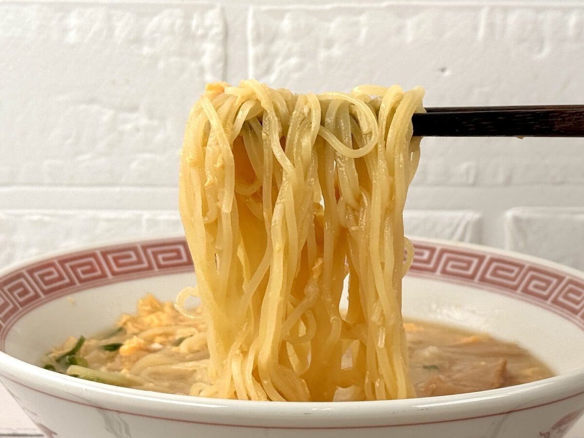 秋田県 神室のめぐみ/めんはノンフライ軽いウエーブ麺
即席らーめん(醤油)
¥448(税別)