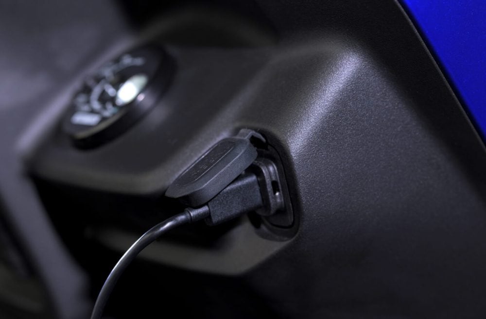 キーシリンダー横に配された急速充電に対応するUSB Type-C端子対応充電ソケット