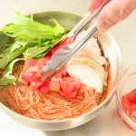 トマトのトッピングがいいアクセントになって食が進みます
